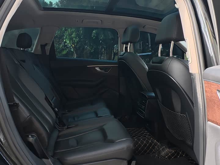 Фото 26 - Audi Q7