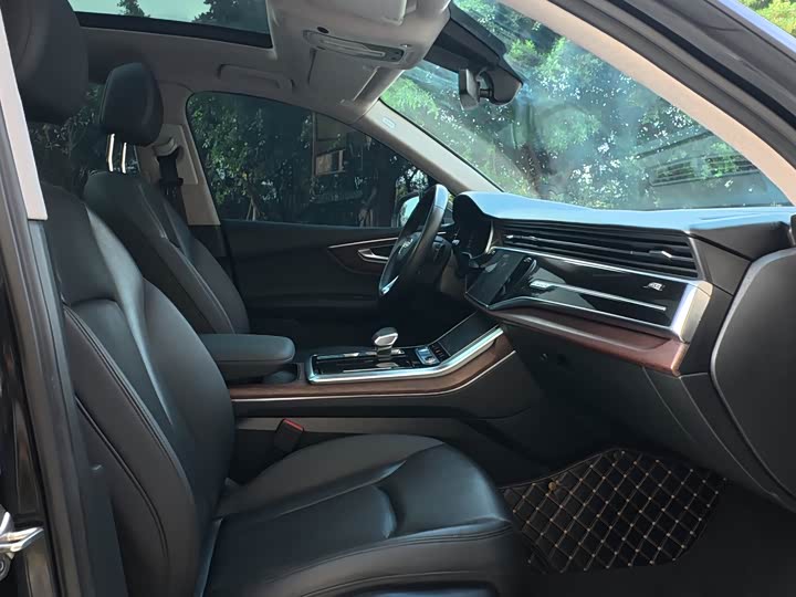 Фото 28 - Audi Q7