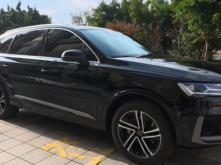 Фото 3 - Audi Q7