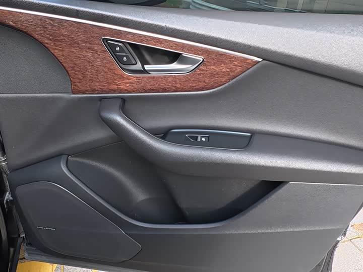 Фото 30 - Audi Q7