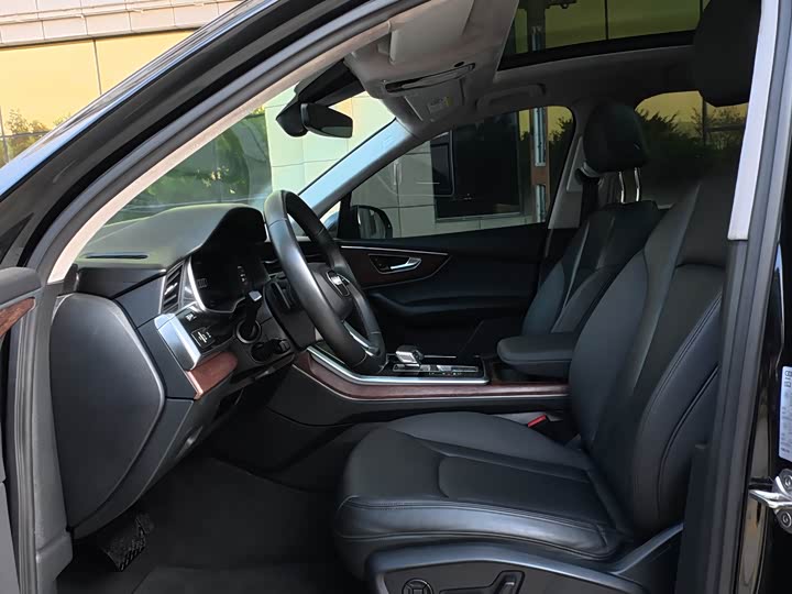 Фото 31 - Audi Q7