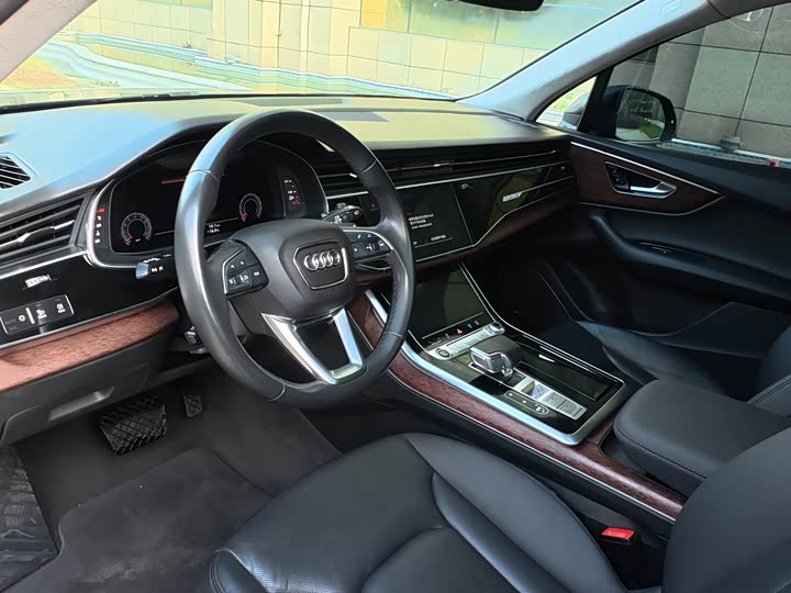 Фото 32 - Audi Q7