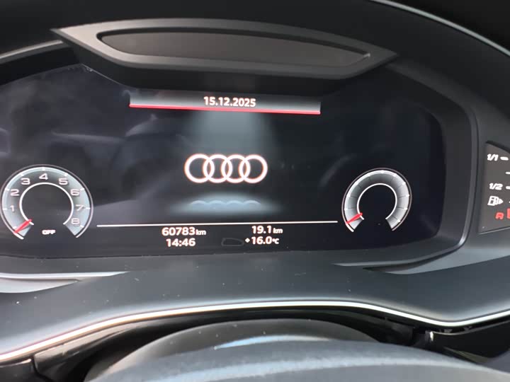 Фото 35 - Audi Q7