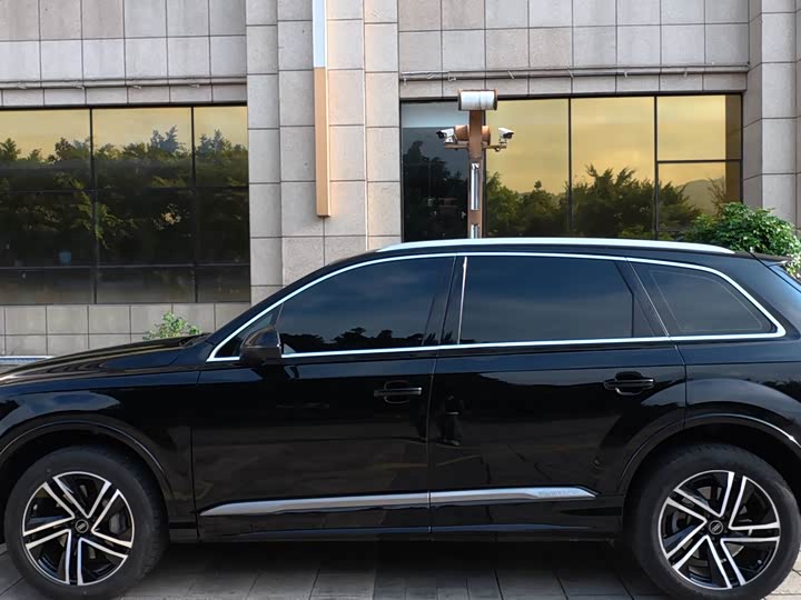 Фото 4 - Audi Q7