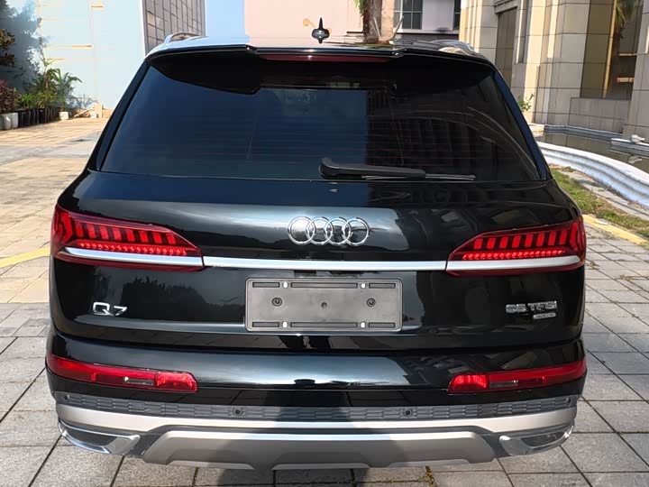 Фото 5 - Audi Q7