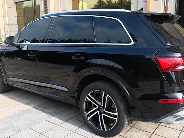 Фото 6 - Audi Q7