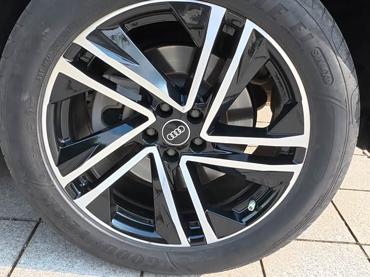 Фото 8 - Audi Q7