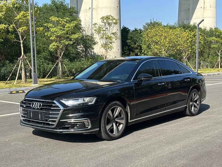 Фото 1 - Audi A8 Hybrid