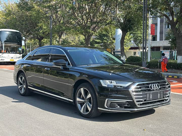 Фото 3 - Audi A8 Hybrid