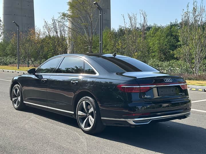 Фото 7 - Audi A8 Hybrid