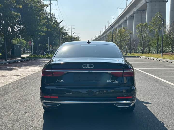 Фото 8 - Audi A8 Hybrid