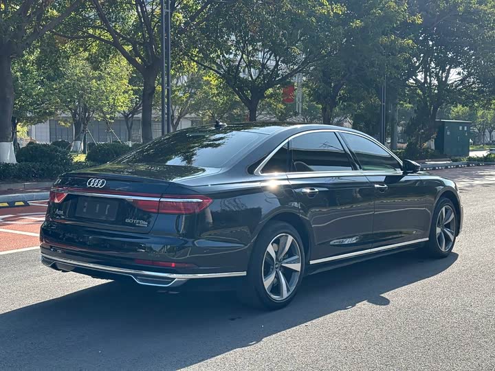Фото 9 - Audi A8 Hybrid