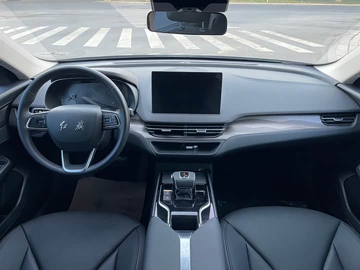 Фото 10 - Hongqi E-QM5