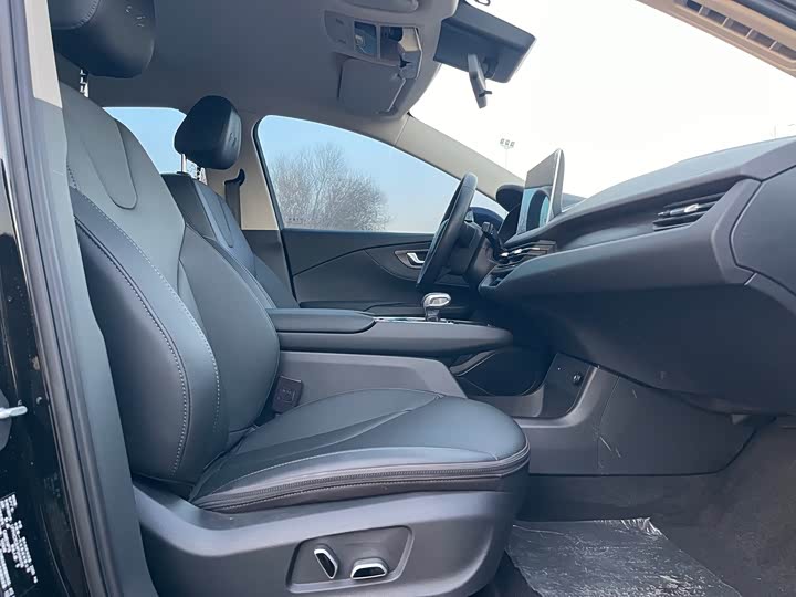 Фото 25 - Hongqi E-QM5