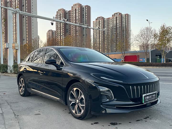 Фото 3 - Hongqi E-QM5