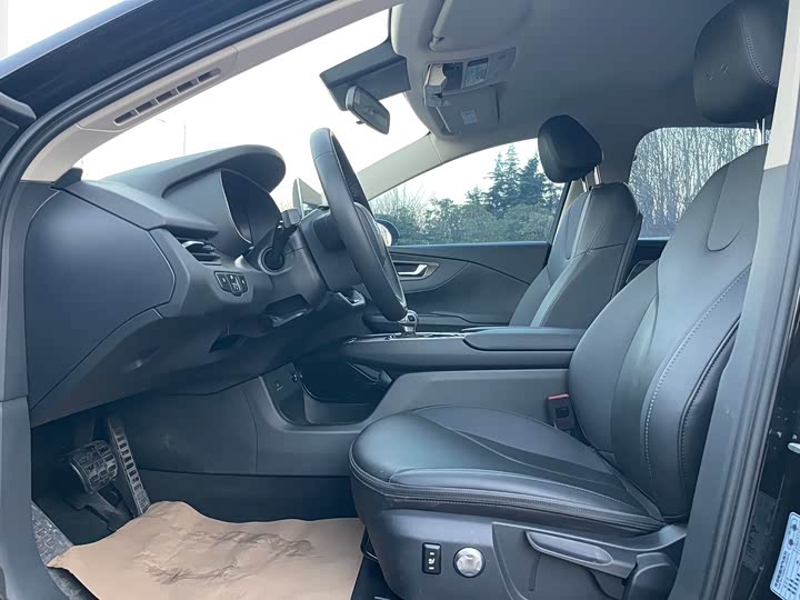 Фото 7 - Hongqi E-QM5