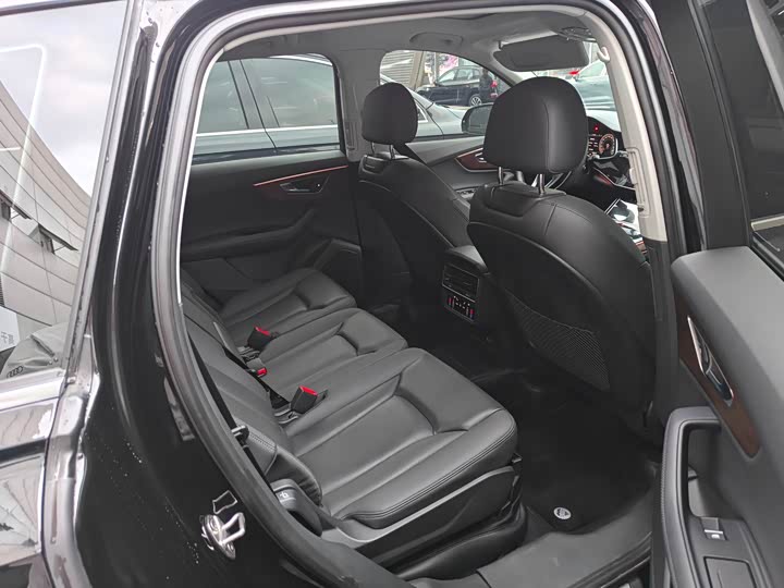 Фото 10 - Audi Q7