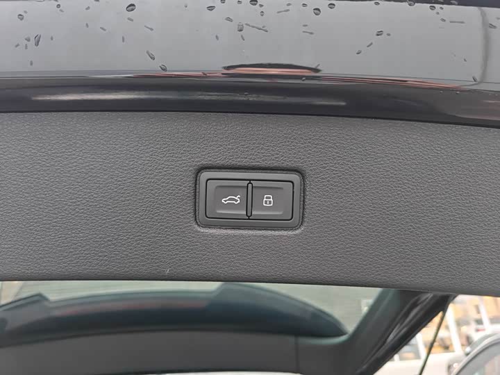 Фото 13 - Audi Q7