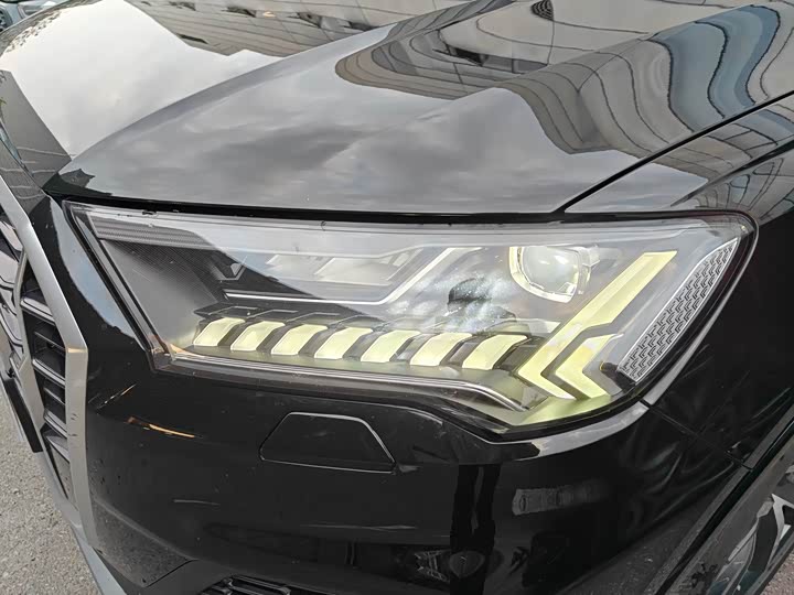 Фото 14 - Audi Q7