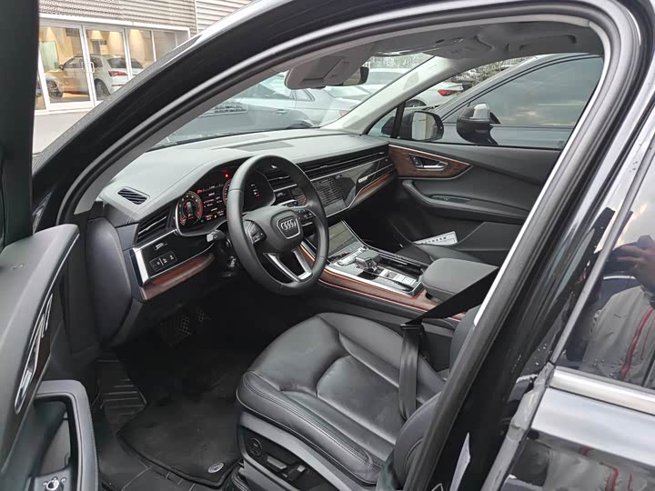 Фото 8 - Audi Q7