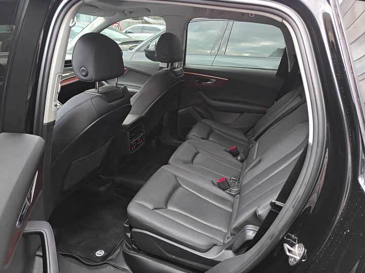 Фото 9 - Audi Q7