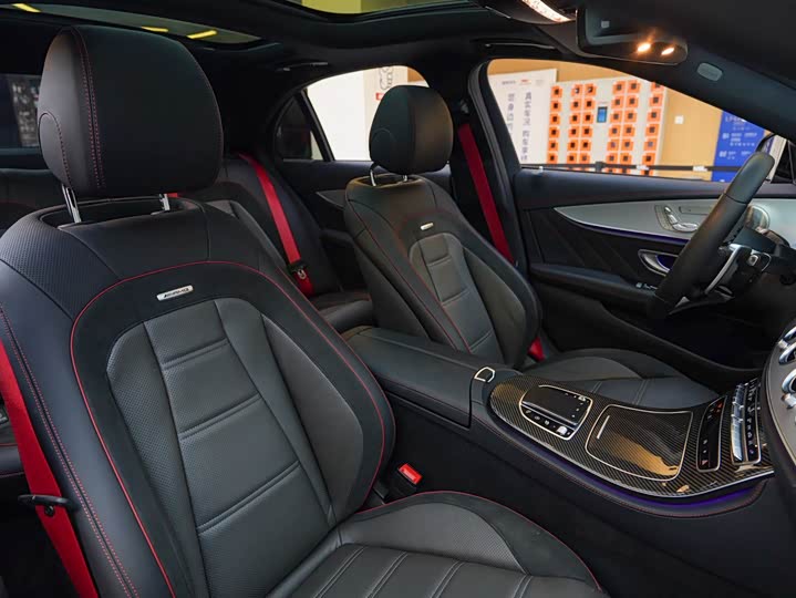 Фото 13 - Mercedes-Benz E-Class AMG