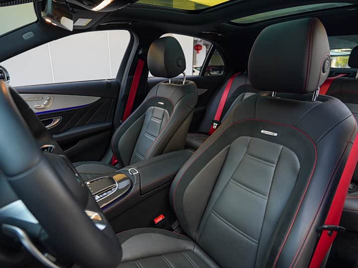 Фото 16 - Mercedes-Benz E-Class AMG