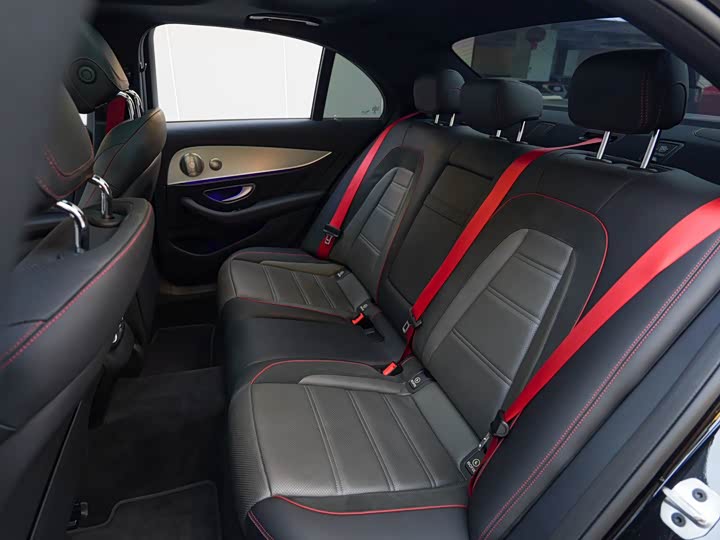 Фото 17 - Mercedes-Benz E-Class AMG