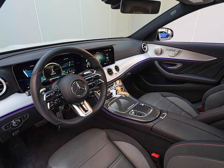 Фото 8 - Mercedes-Benz E-Class AMG