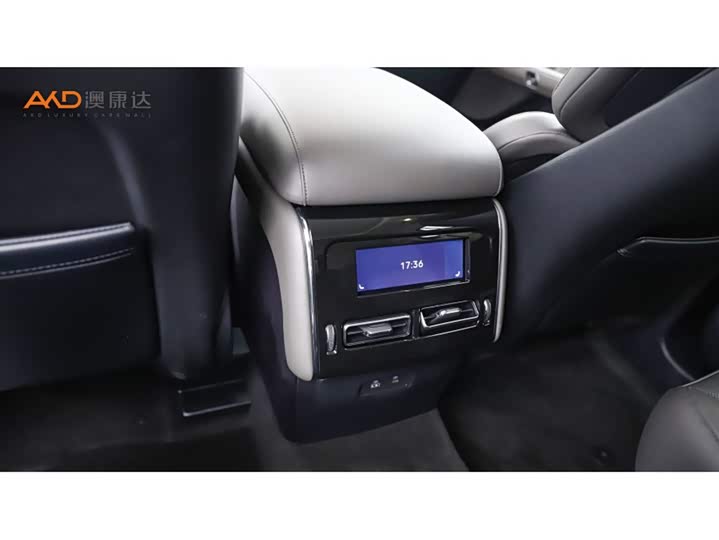 Фото 10 - Lincoln Aviator