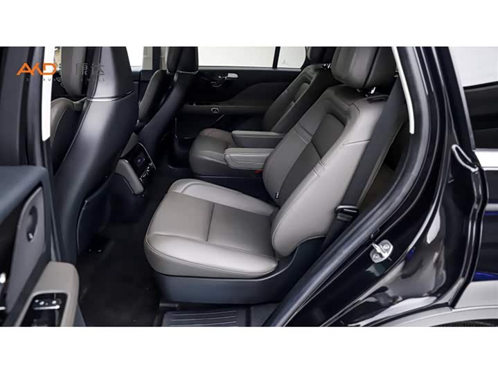 Фото 7 - Lincoln Aviator