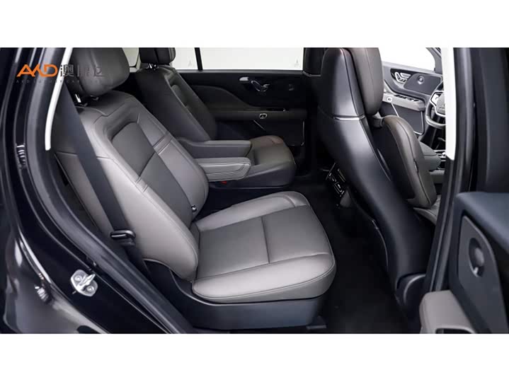 Фото 8 - Lincoln Aviator