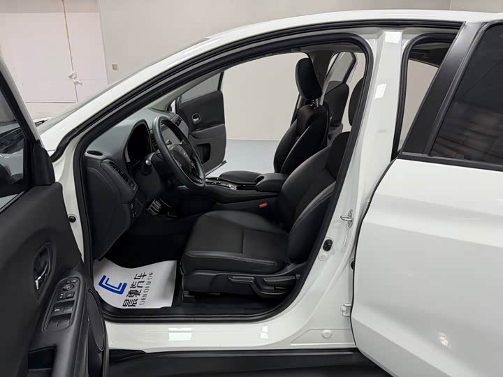 Фото 11 - Honda Vezel