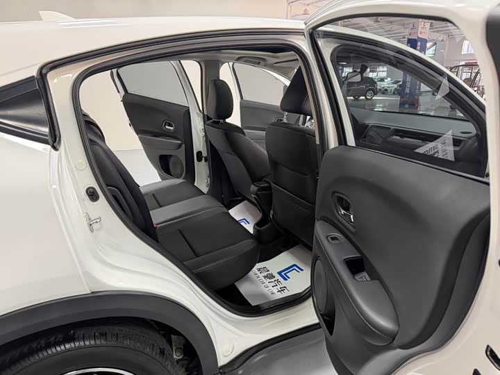 Фото 13 - Honda Vezel