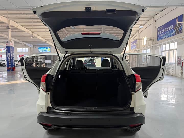 Фото 16 - Honda Vezel