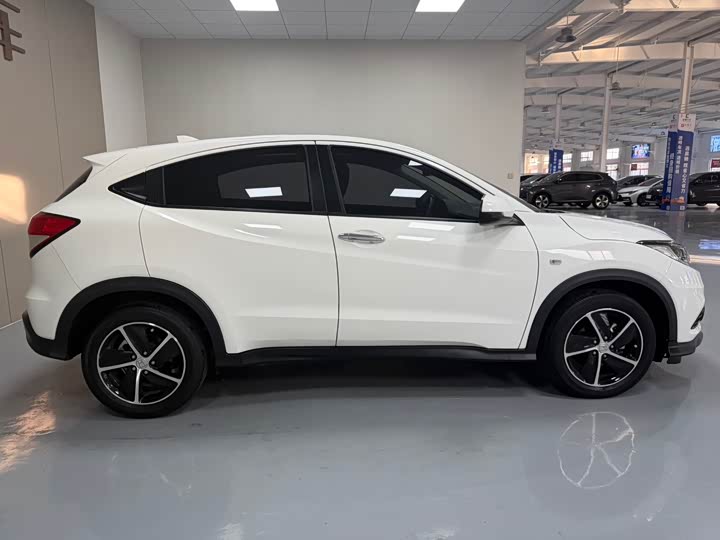 Фото 8 - Honda Vezel