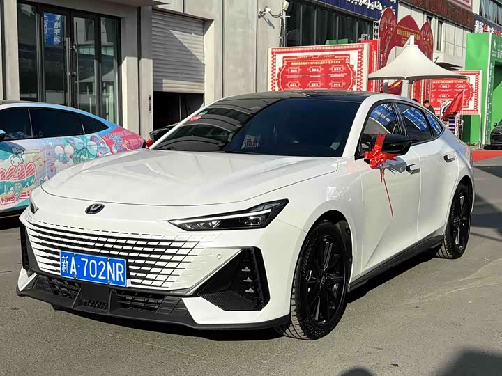 Фото 1 - Changan UNI-V