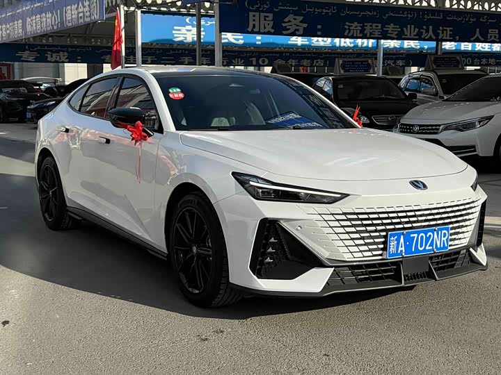 Фото 3 - Changan UNI-V