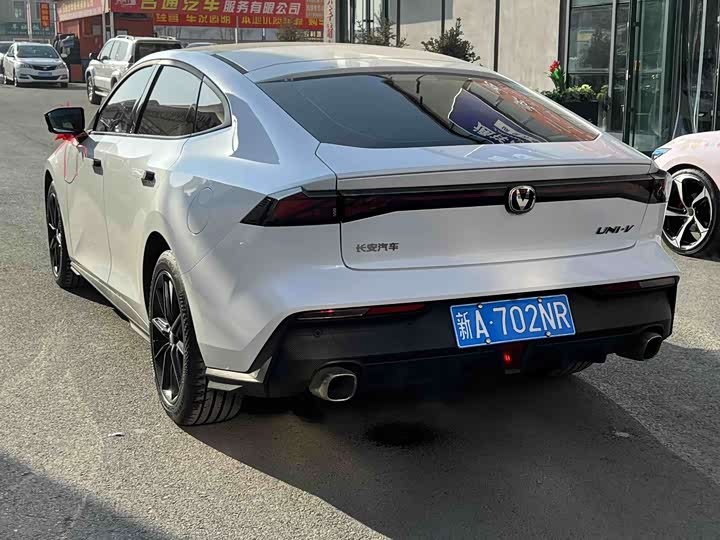 Фото 7 - Changan UNI-V