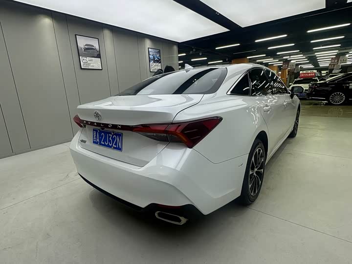 Фото 2 - Toyota Avalon