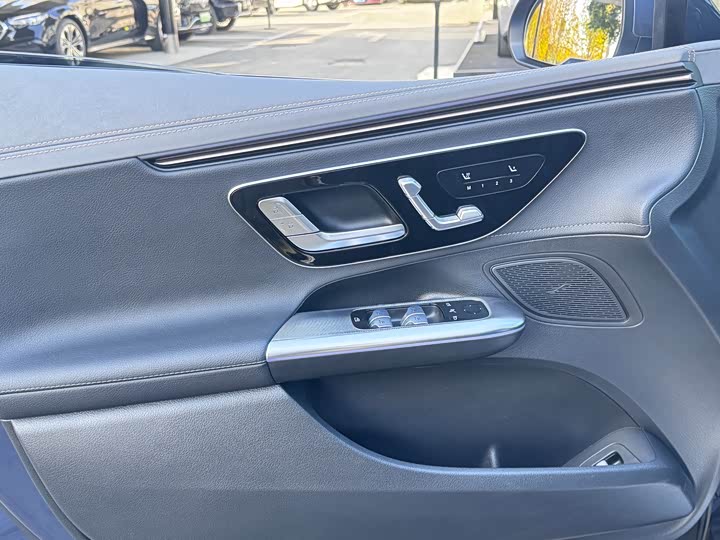 Фото 14 - Mercedes-Benz EQE