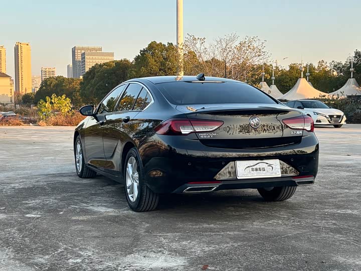 Фото 9 - Buick Regal