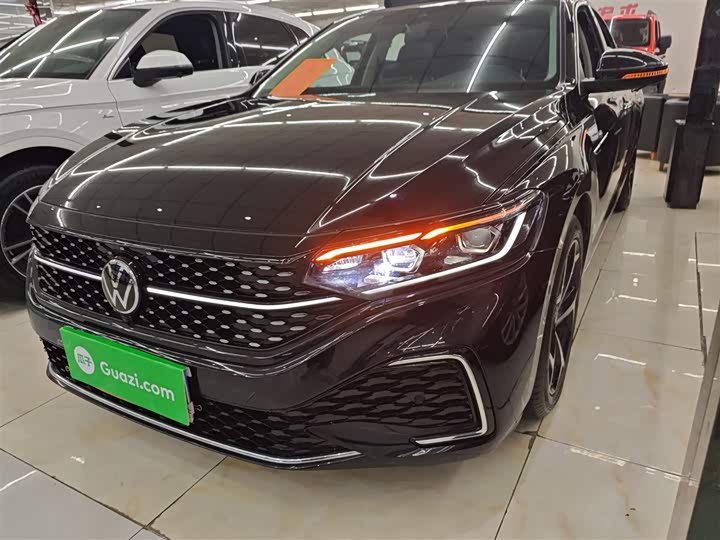 Фото 2 - Volkswagen Passat