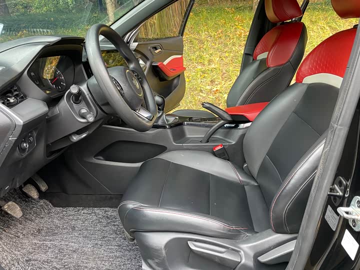 Фото 6 - MG Motor 5