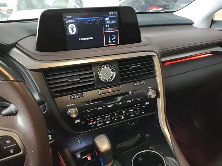 Фото 13 - Lexus RX