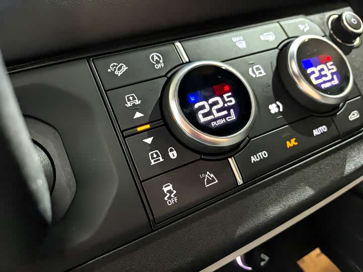 Фото 12 - Land Rover Defender