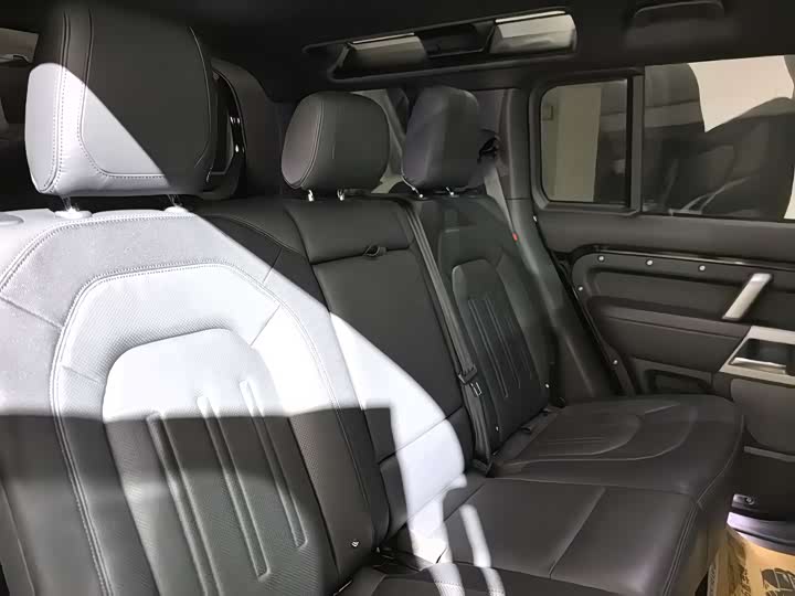 Фото 19 - Land Rover Defender