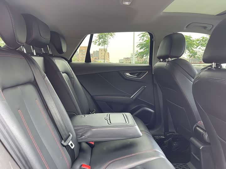 Фото 14 - Audi Q2L