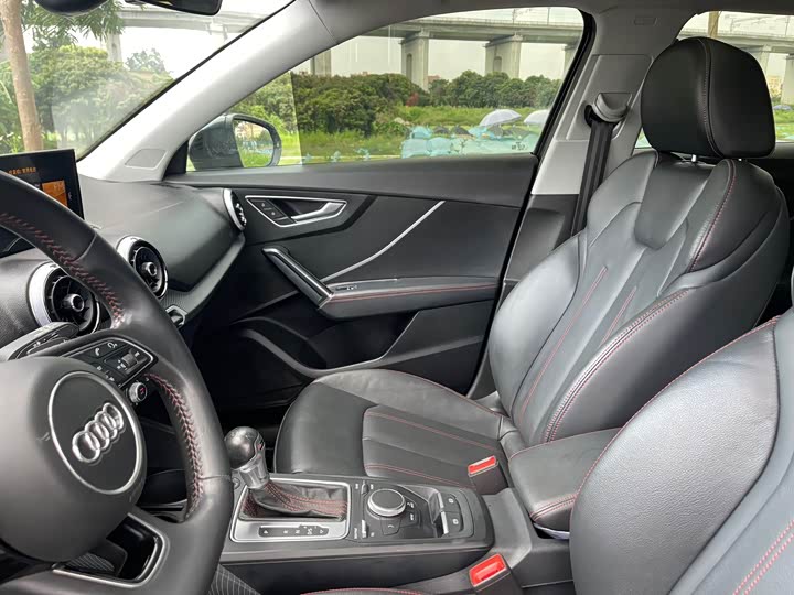 Фото 18 - Audi Q2L