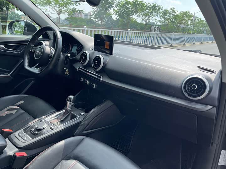 Фото 7 - Audi Q2L